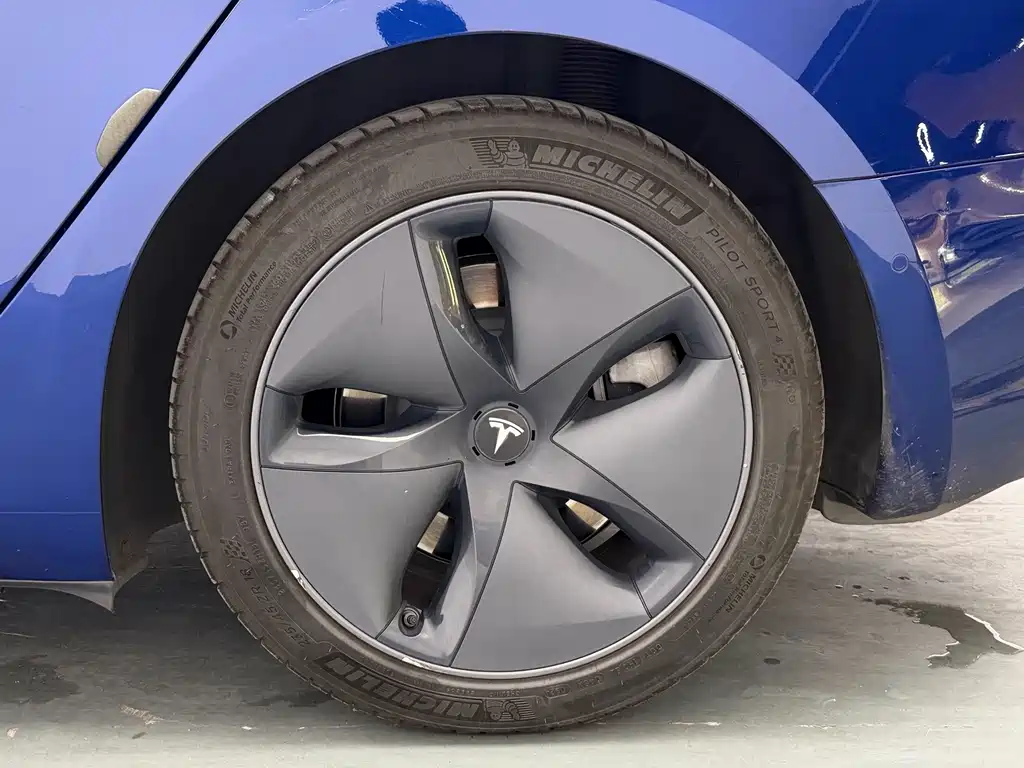 Tesla Model 3 — миниатюра 13