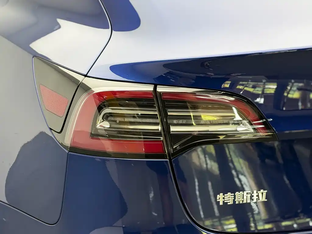 Tesla Model 3 — миниатюра 16