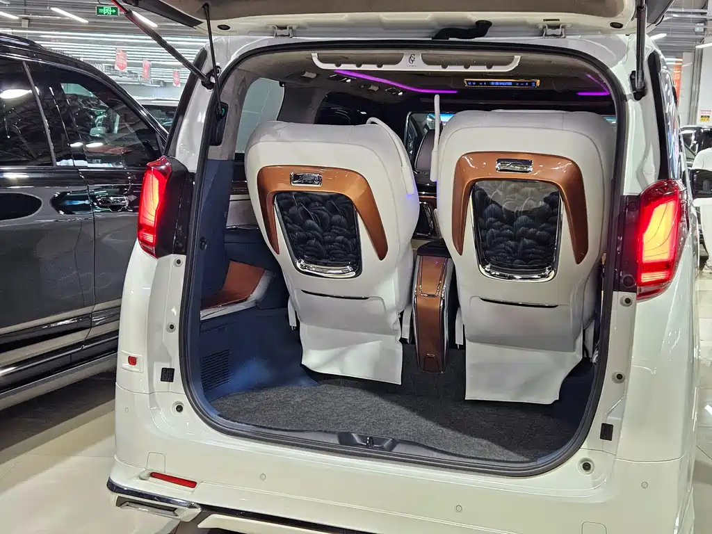 Toyota Alphard — миниатюра 23