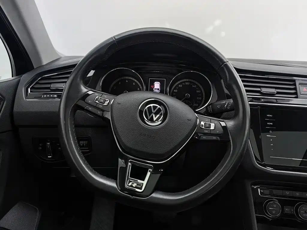 Volkswagen Tiguan L — миниатюра 11