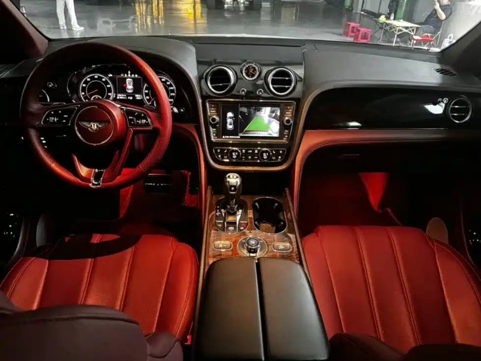 Bentley Bentayga — миниатюра 3