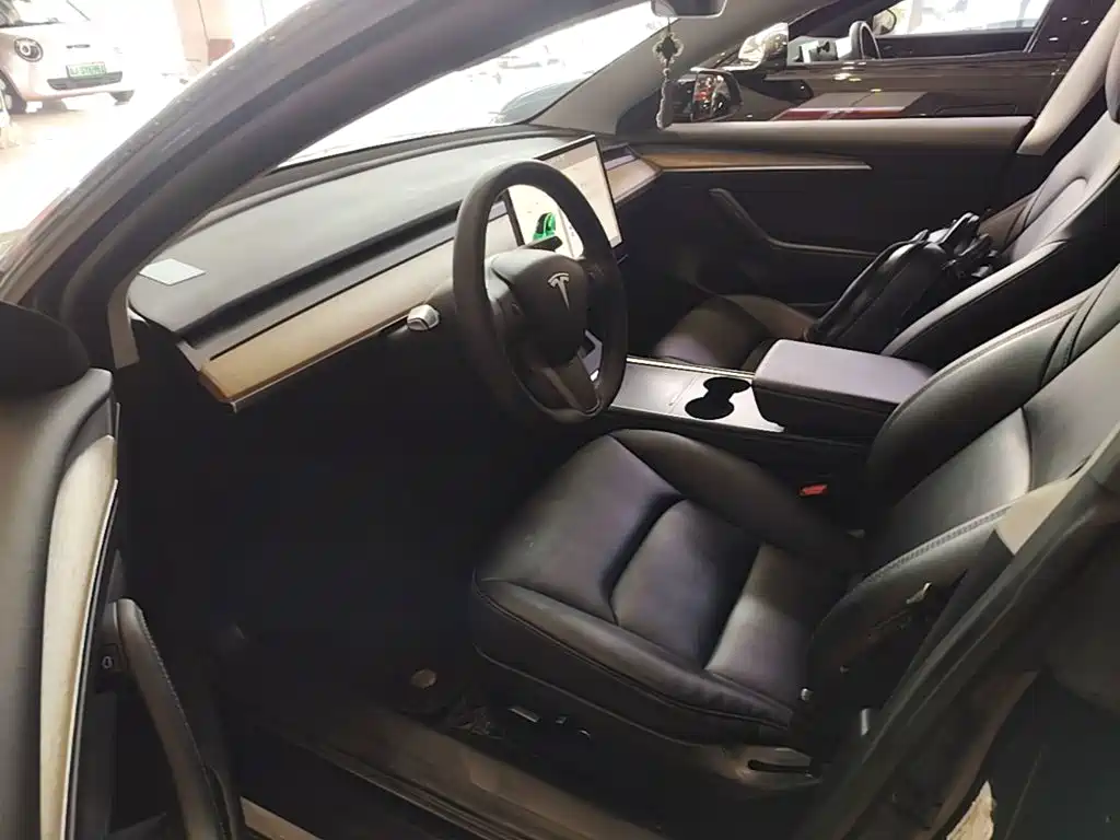 Tesla Model 3 — миниатюра 16