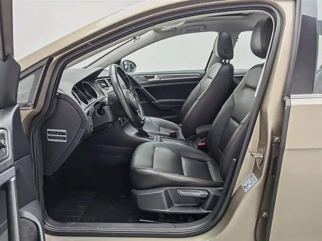 Volkswagen Golf 2015 1.6L AT Comfort