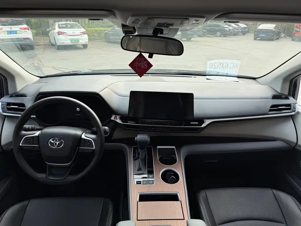 Toyota Sienna — миниатюра 5
