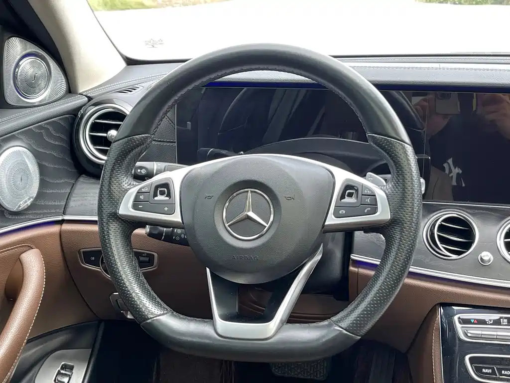 Mercedes-Benz E-Class — миниатюра 15