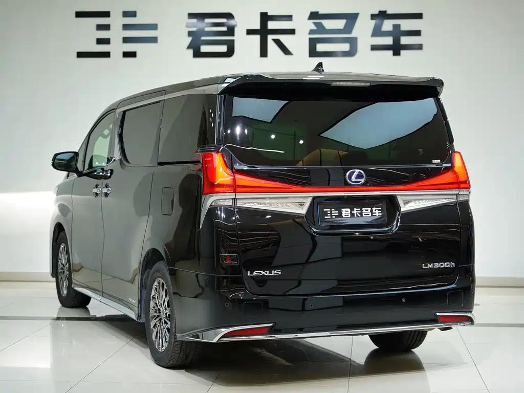 LEXUS LM