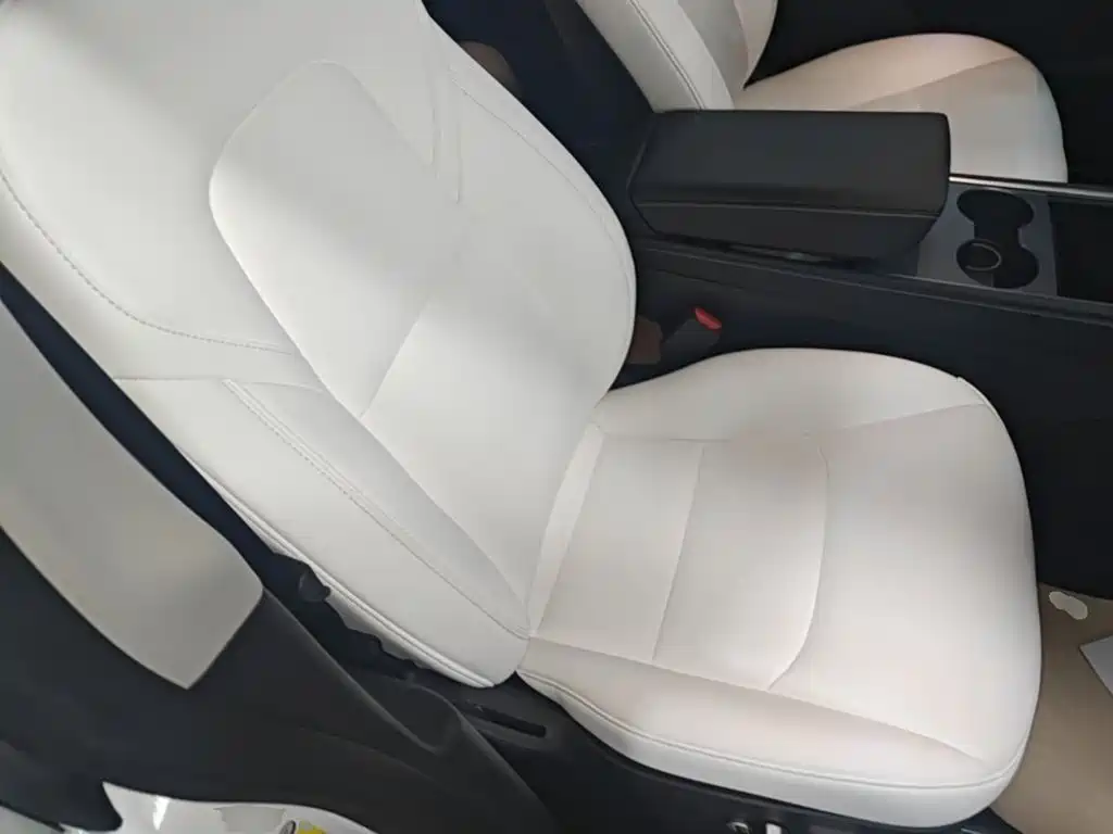 Tesla Model Y — миниатюра 25