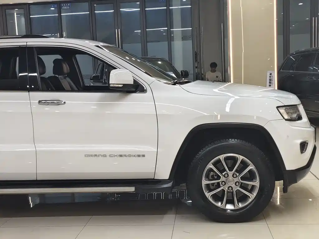 Jeep Grand Cherokee (Import) — миниатюра 19