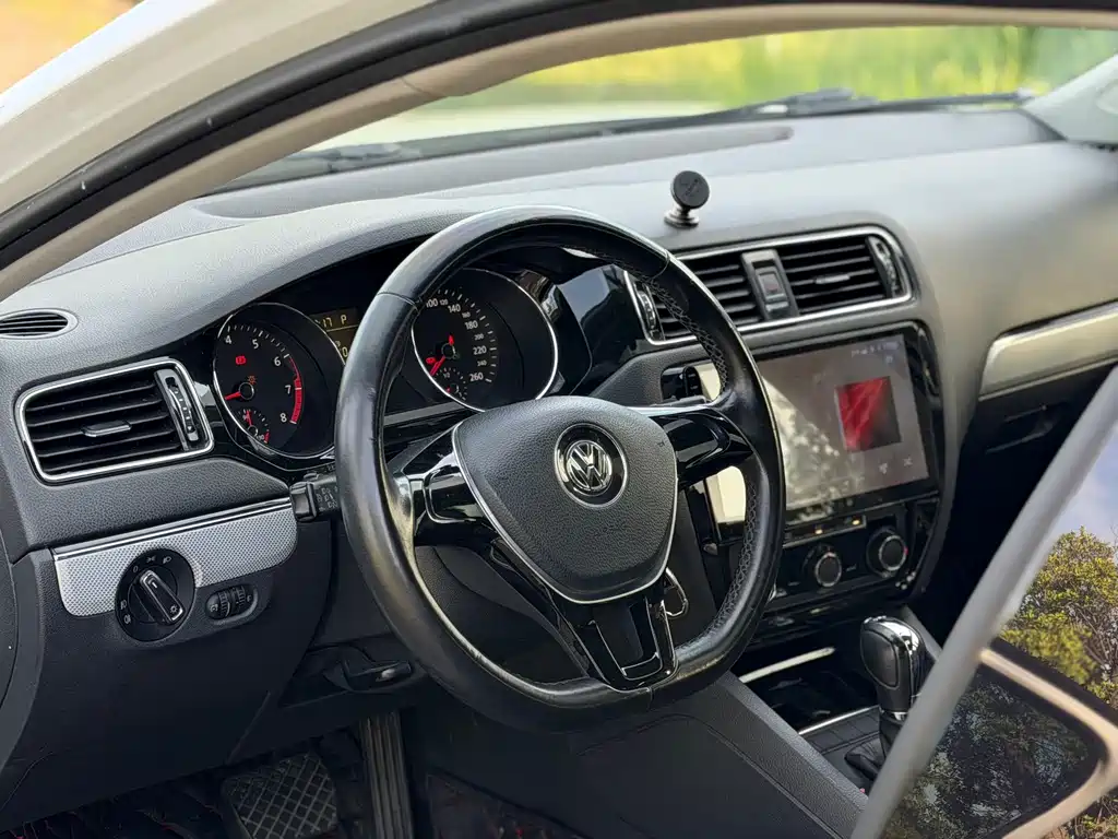 Volkswagen Sagitar — миниатюра 5