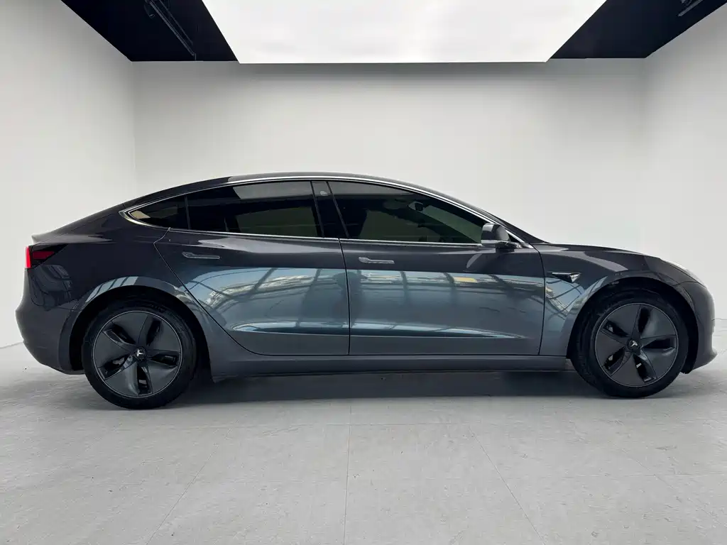 Tesla Model 3 — миниатюра 10