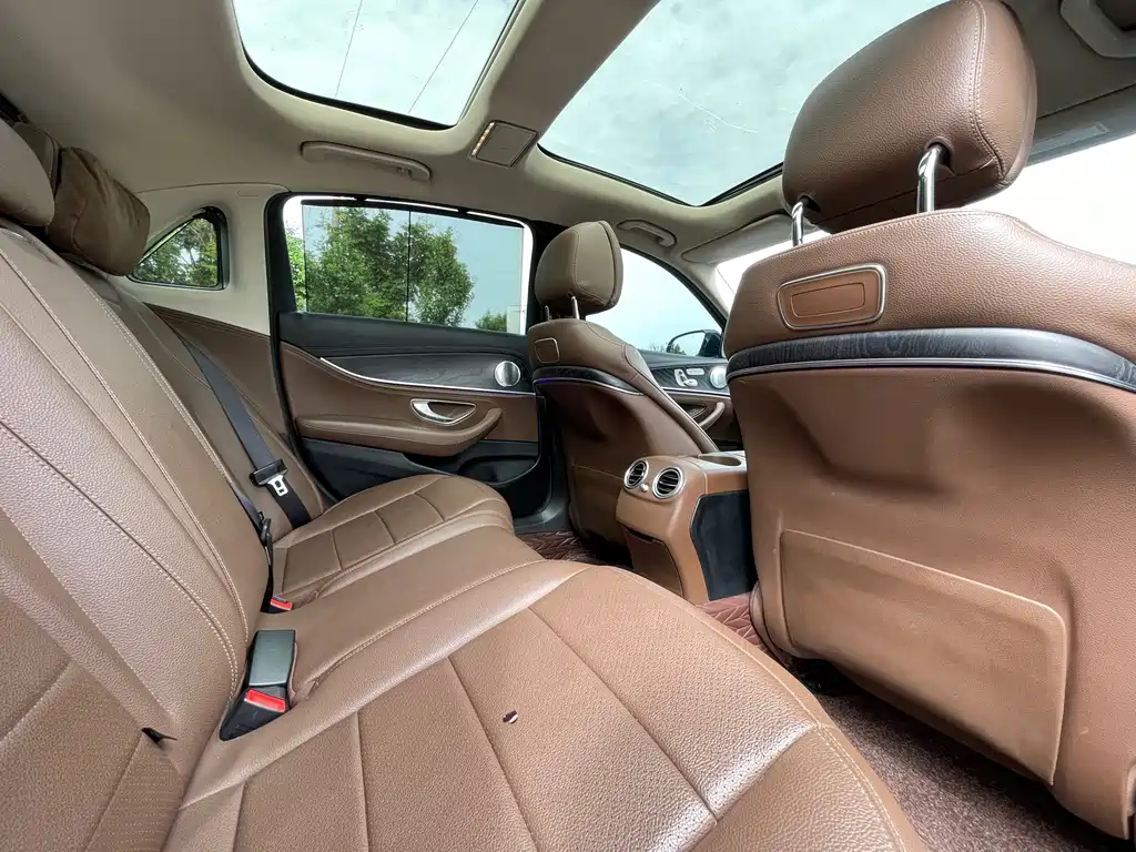 Mercedes-Benz E-Class — миниатюра 11