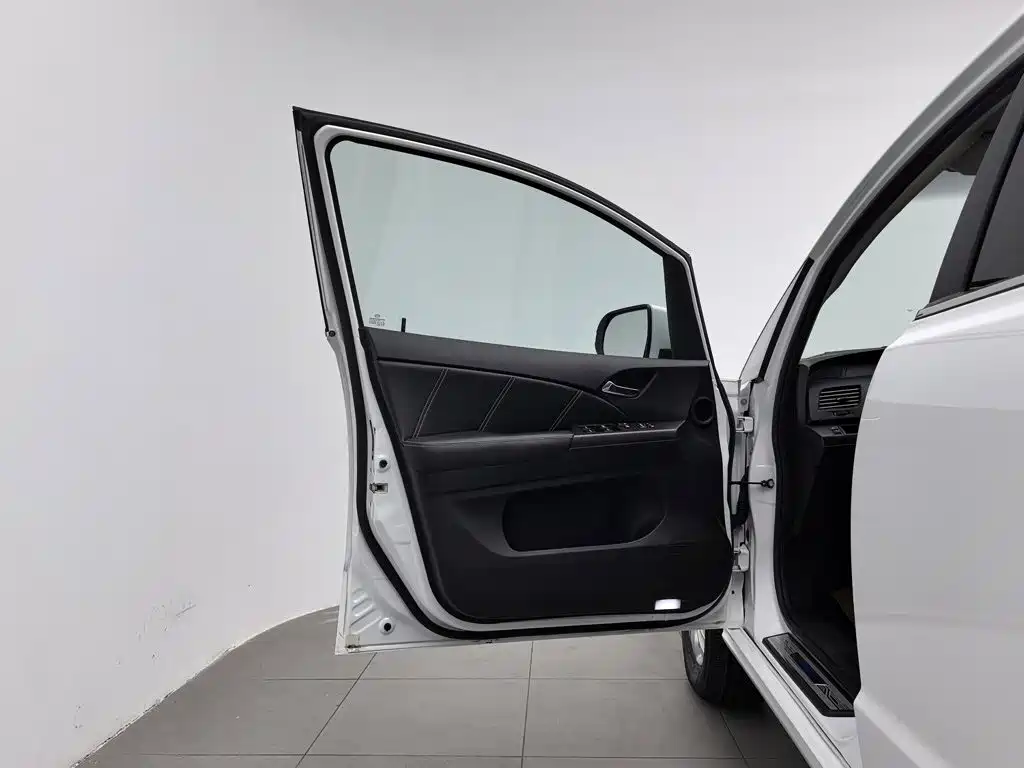 BYD e6 — миниатюра 8