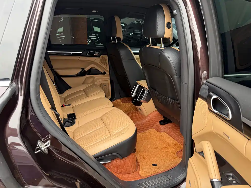 Porsche Cayenne — миниатюра 7