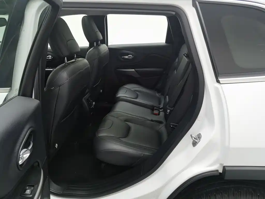 Jeep Cherokee — миниатюра 15
