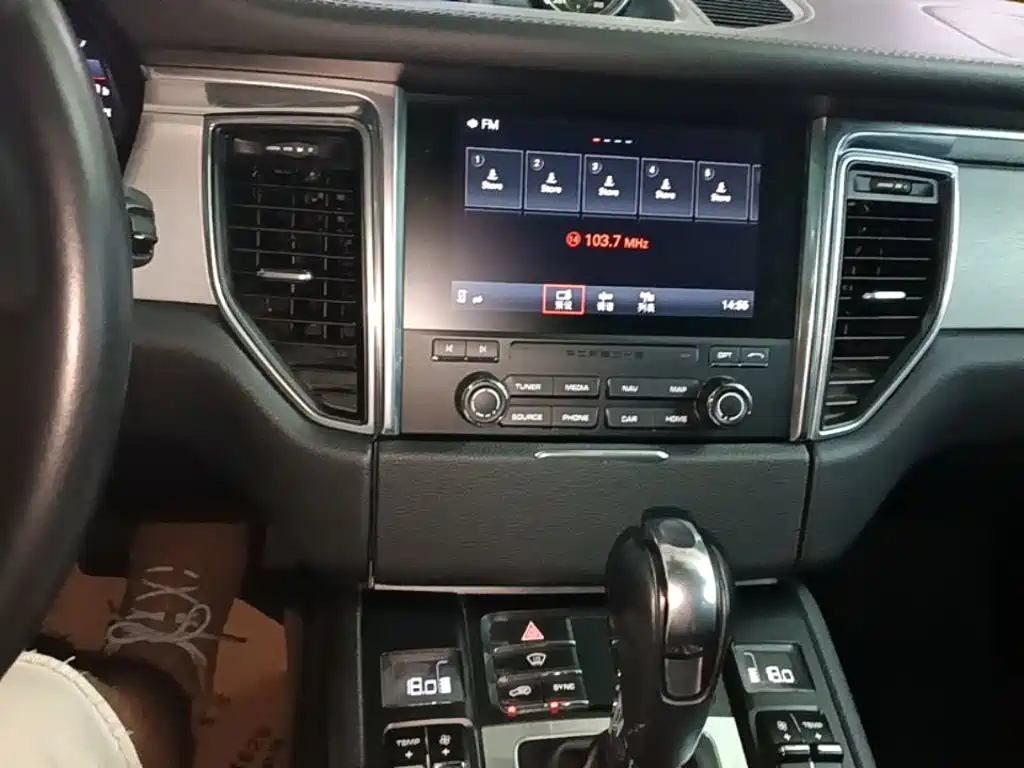 Porsche Macan — миниатюра 9
