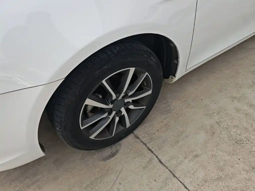 Geely Emgrand — миниатюра 23