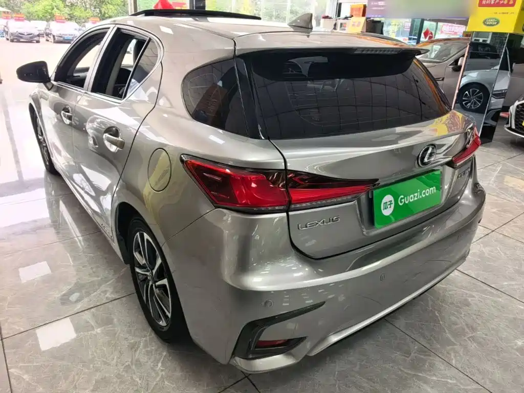 Lexus CT — миниатюра 5