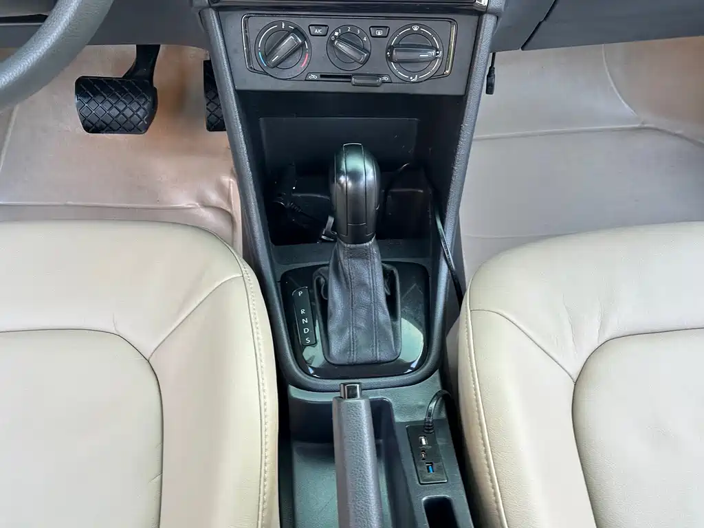 Volkswagen Santana — миниатюра 11