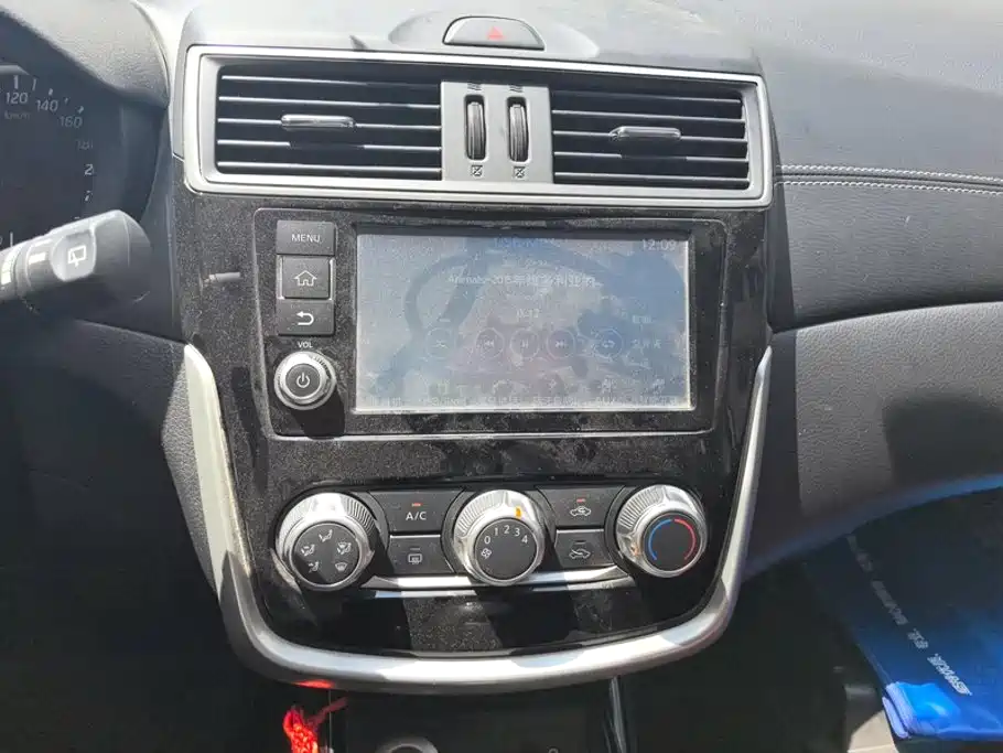 Nissan Tiida — миниатюра 13