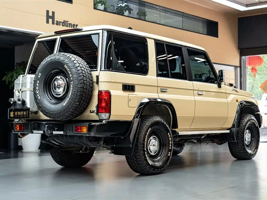 Toyota Land Cruiser LC76 2023 4.0L MT