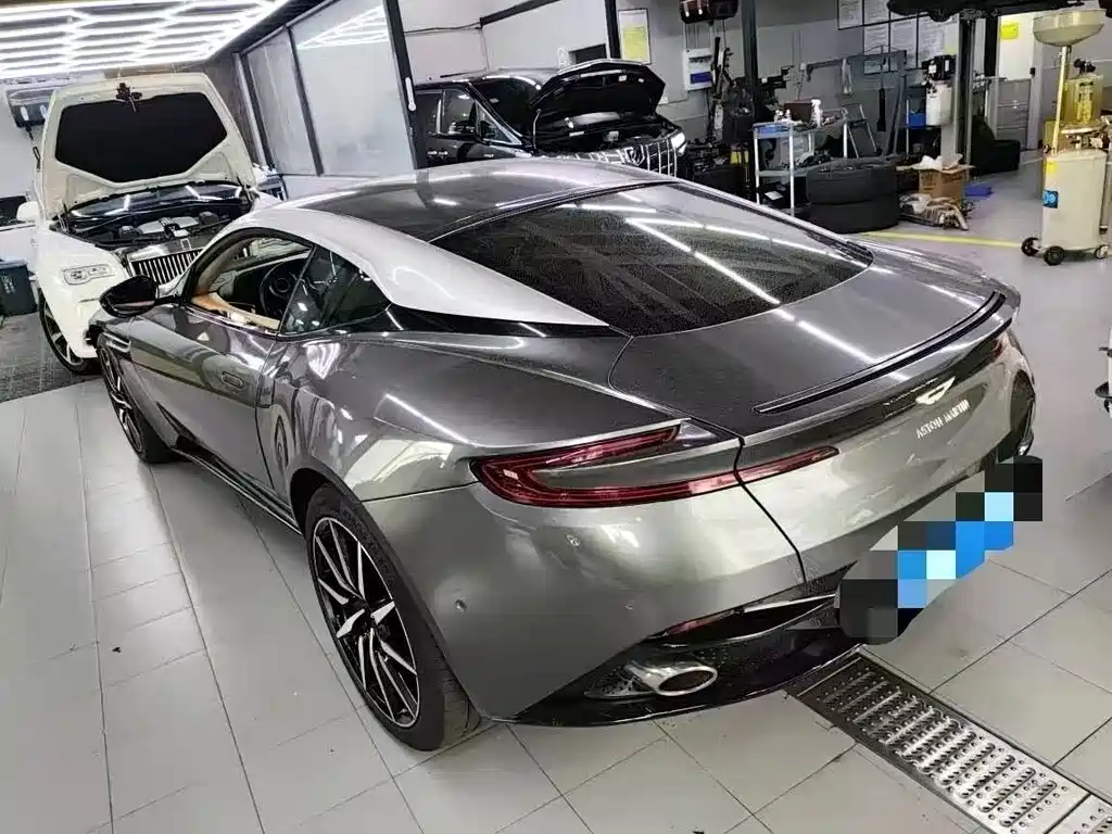 ASTON MARTIN DB11