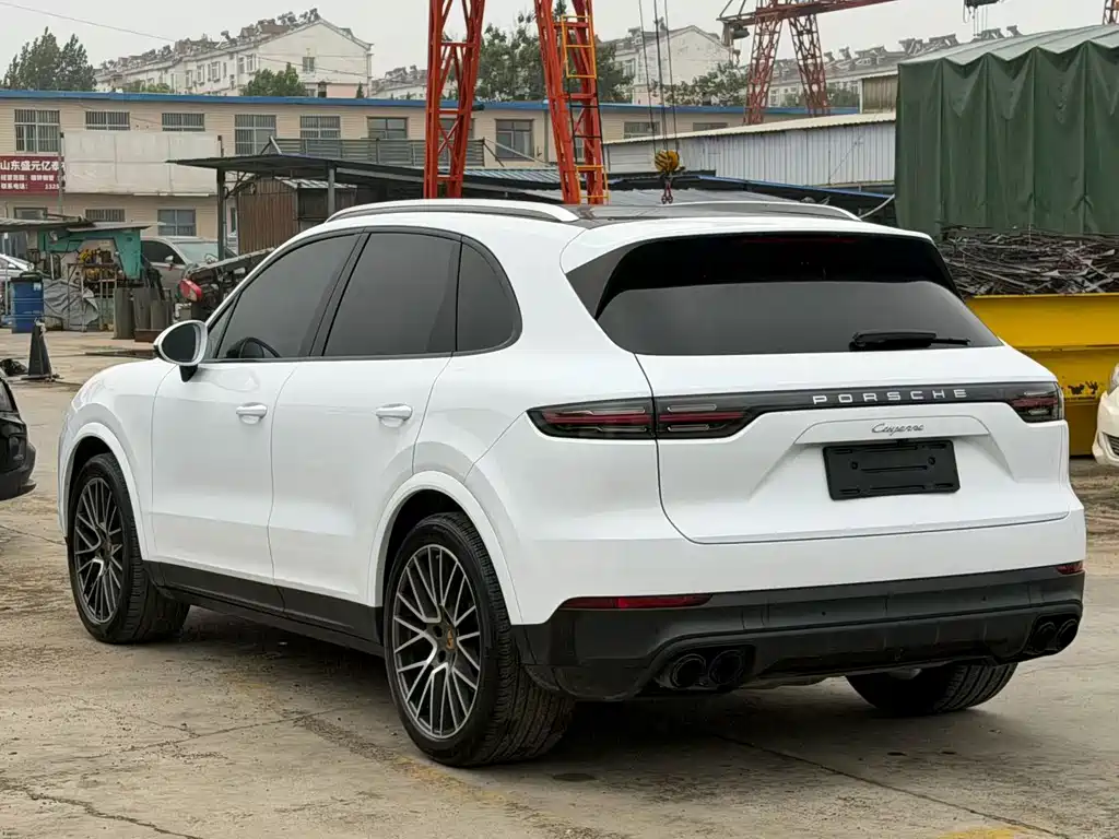 Porsche Cayenne — миниатюра 9
