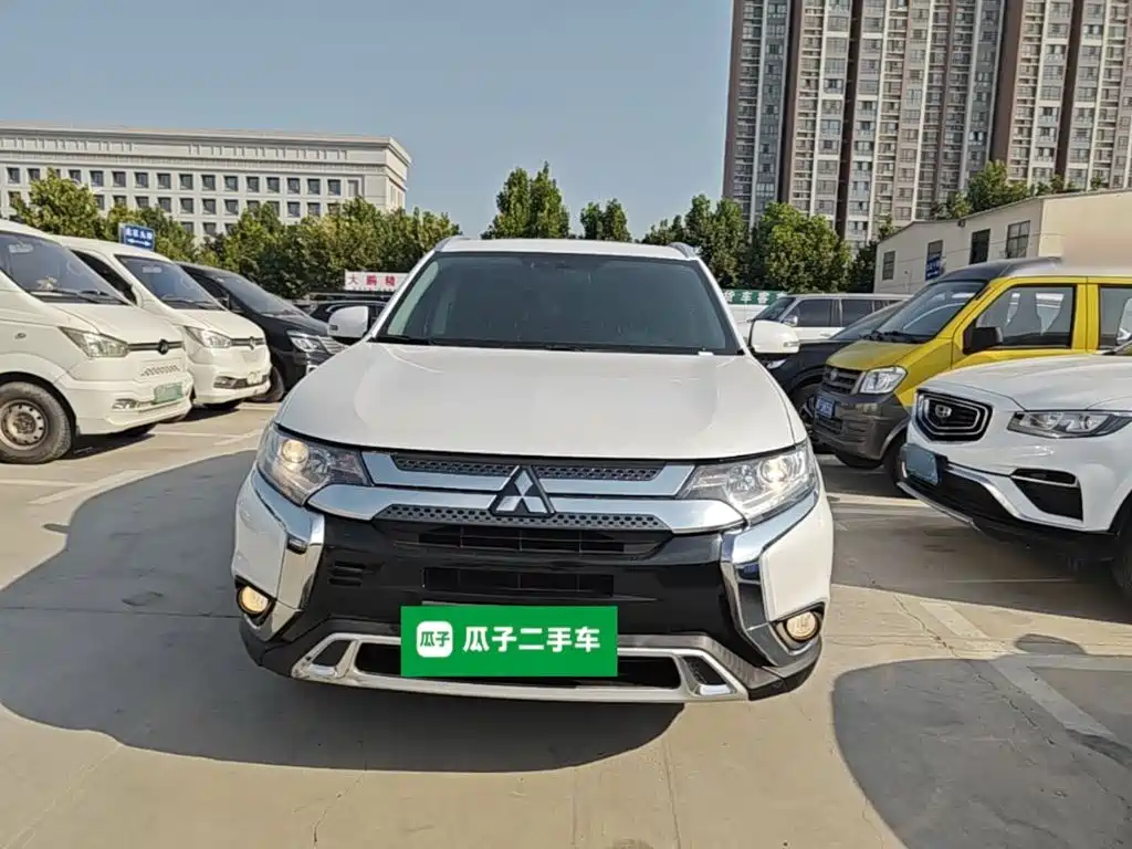 Mitsubishi Outlander — миниатюра 3