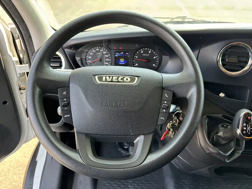 IVECO Ousheng — миниатюра 11