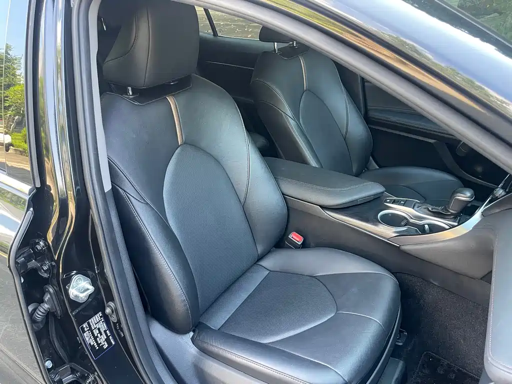 Toyota Camry — миниатюра 12