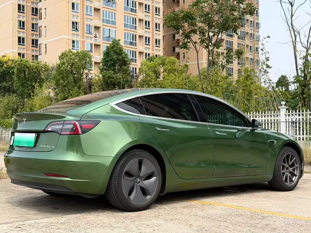 Tesla Model 3 — миниатюра 10