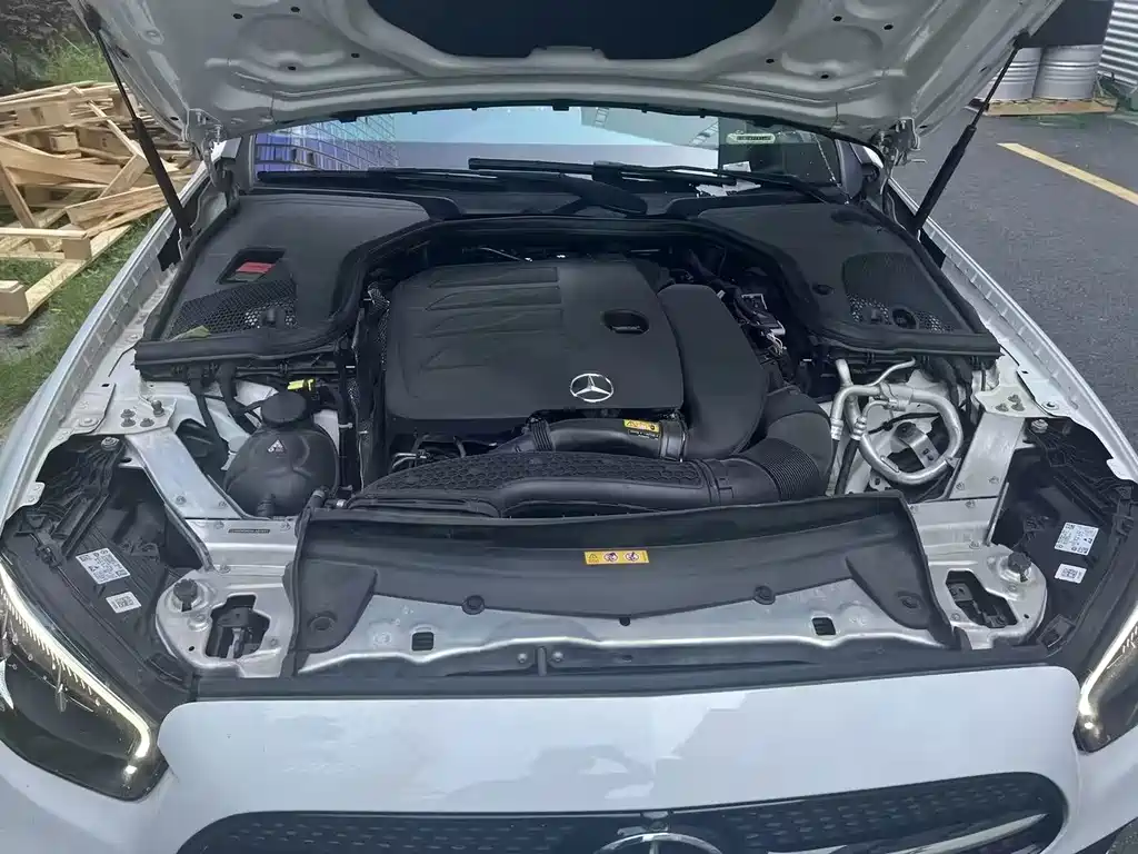 Mercedes-Benz E-Class — миниатюра 8