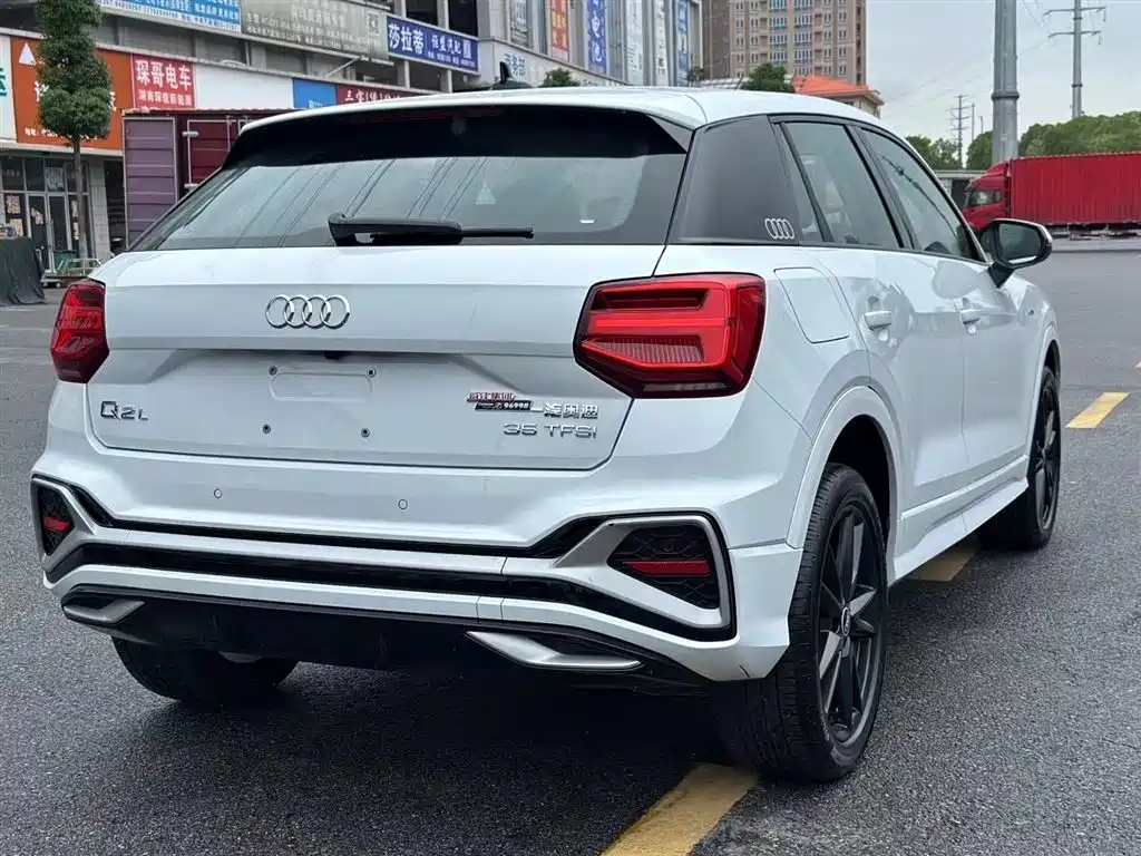 AUDI Q2L
