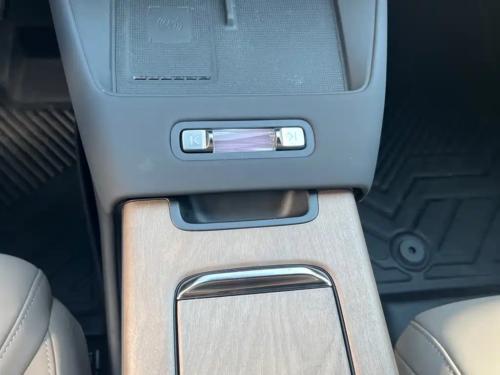 Volvo XC70 PHEV — миниатюра 15