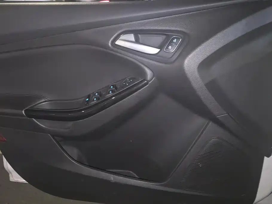Ford Focus — миниатюра 7