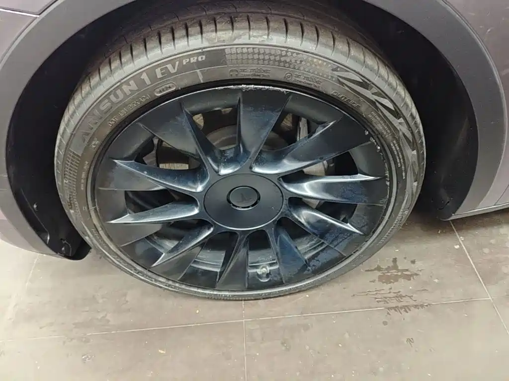 Tesla Model Y — миниатюра 23