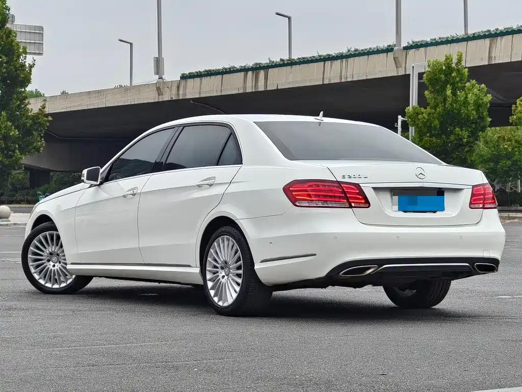Mercedes-Benz E-Class — миниатюра 4