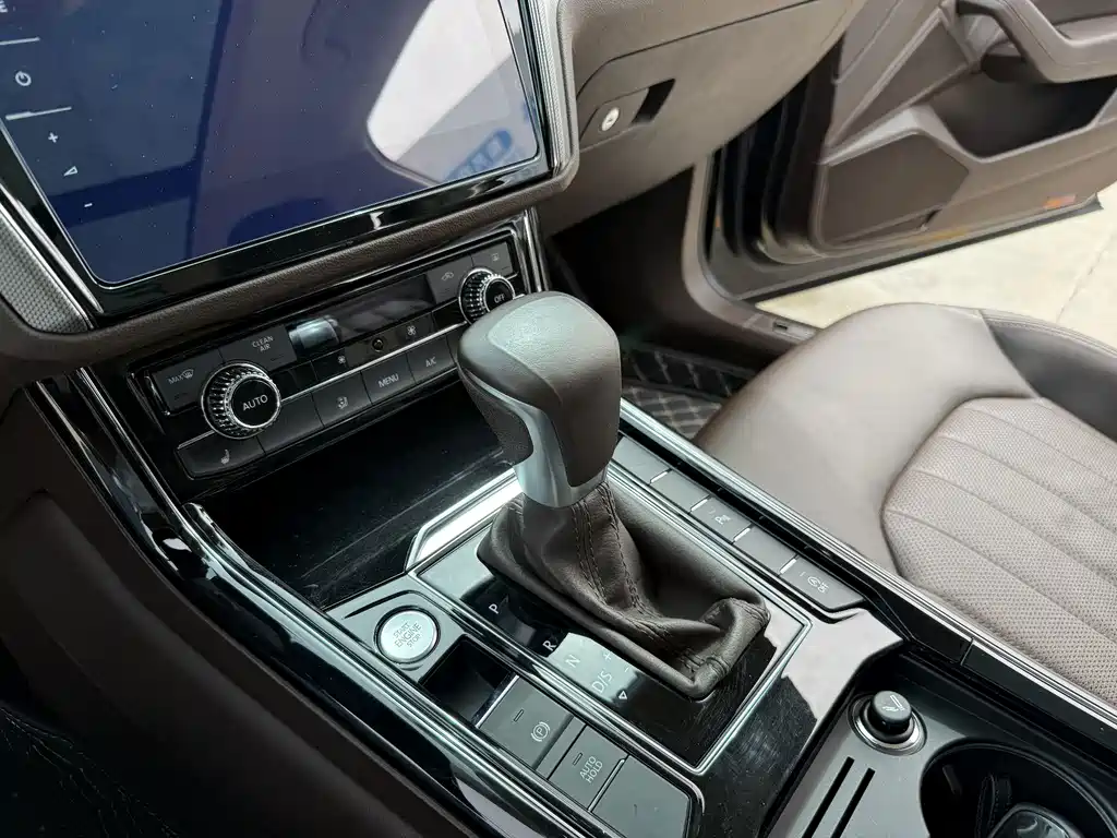 Volkswagen Phideon — миниатюра 7