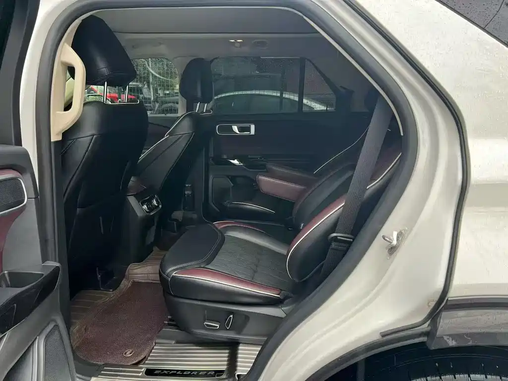 Ford Explorer — миниатюра 10