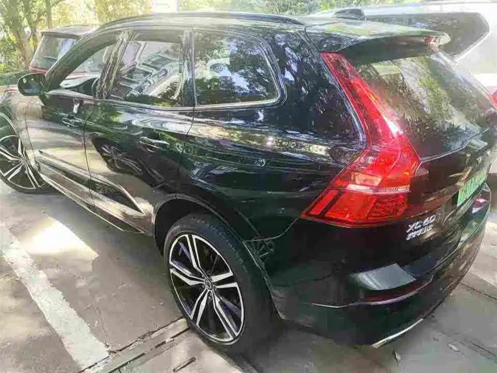 Volvo XC60 PHEV — миниатюра 9