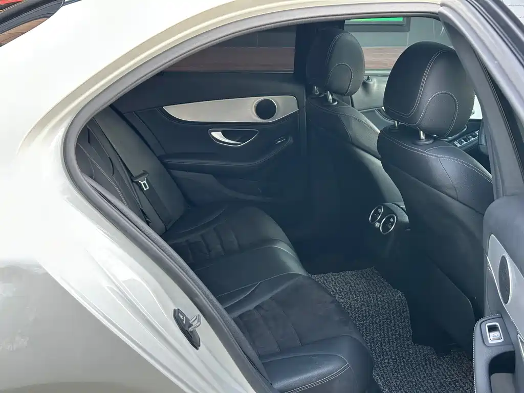 Mercedes-Benz C-Class — миниатюра 7