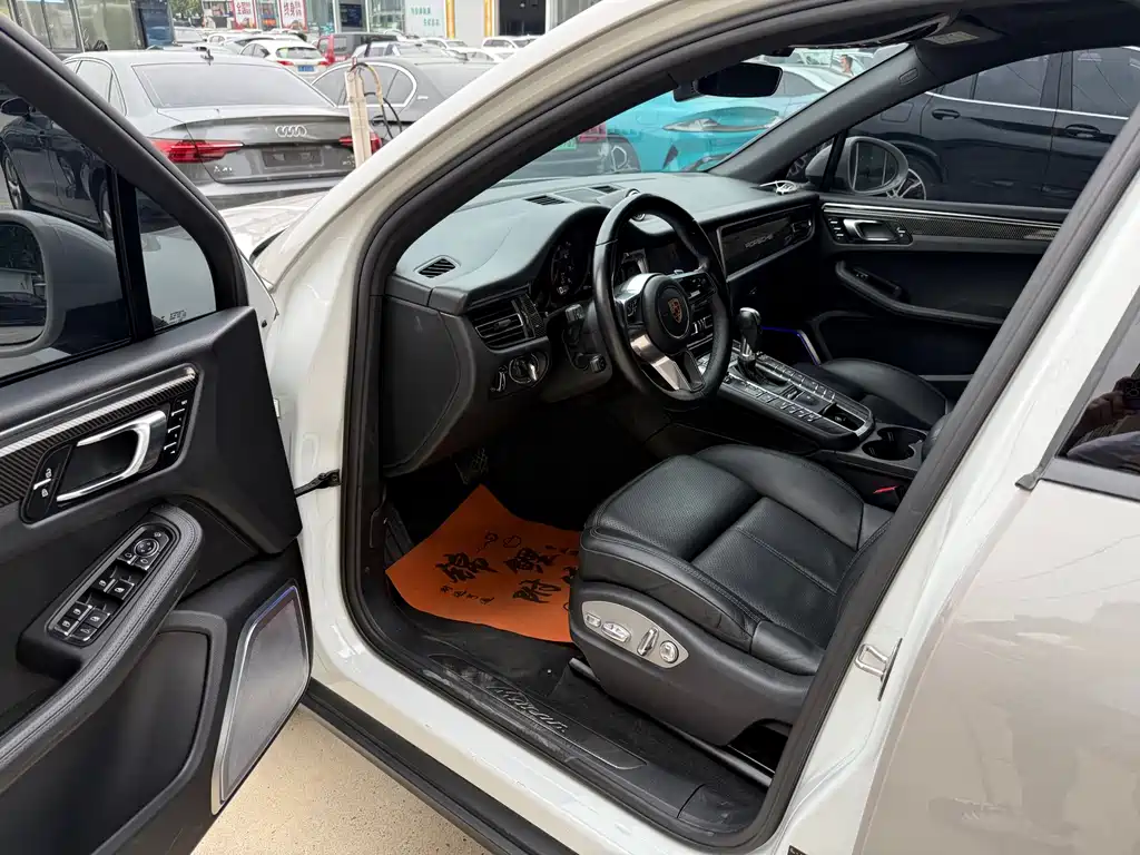 Porsche Macan — миниатюра 7