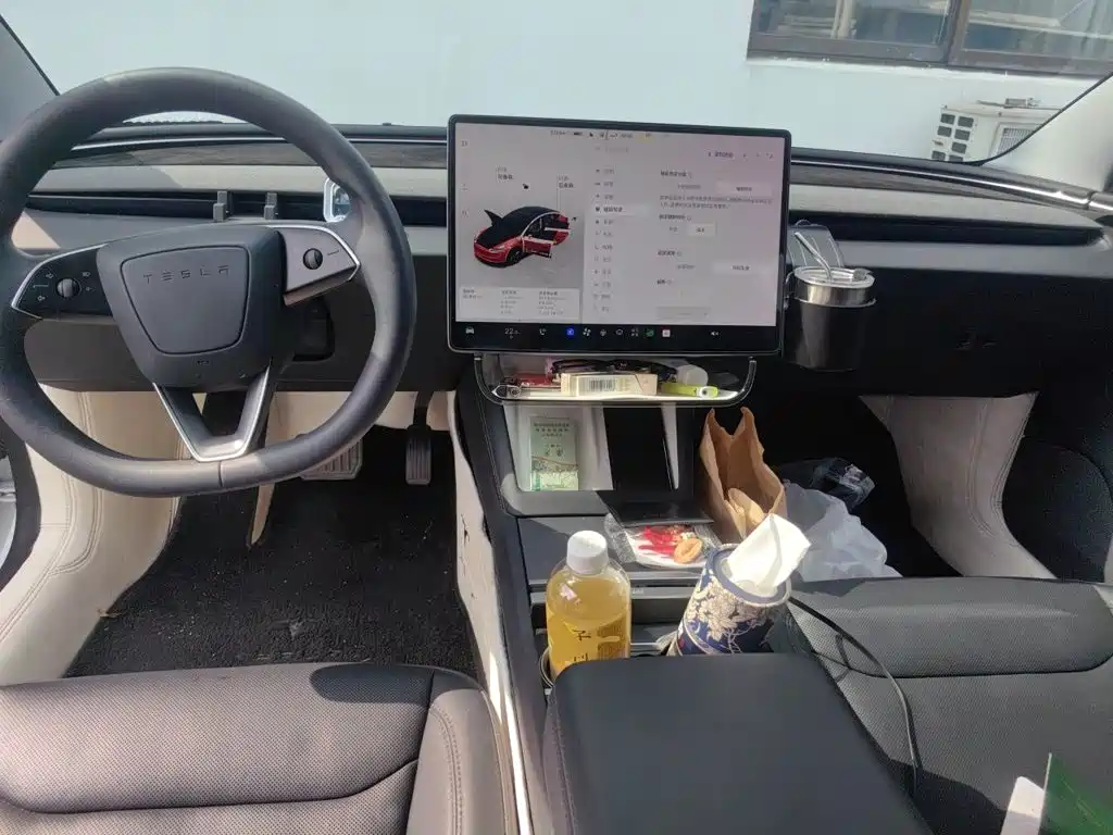 Tesla Model 3 — миниатюра 5