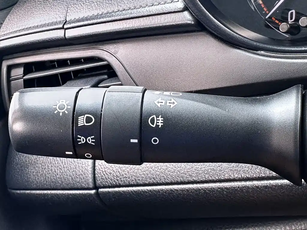 Toyota Yaris L — миниатюра 20