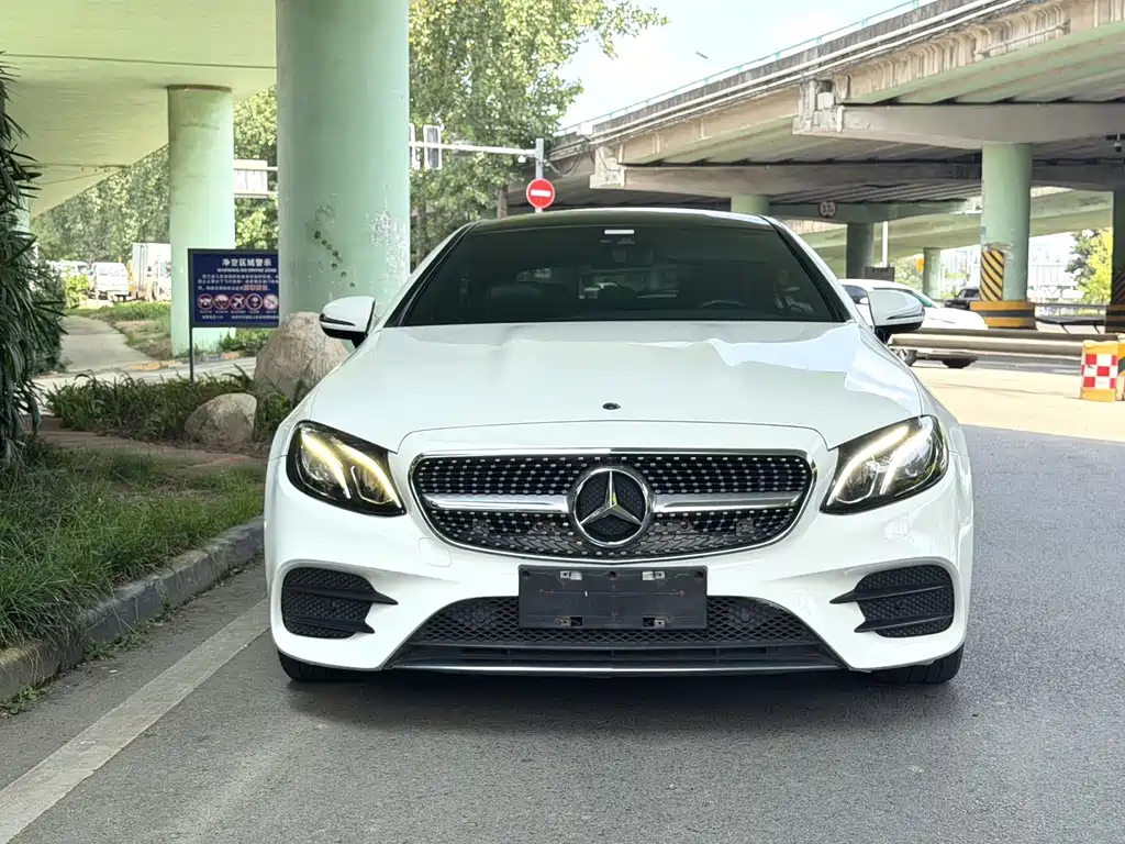 Mercedes-Benz E-Class (Import) — миниатюра 2