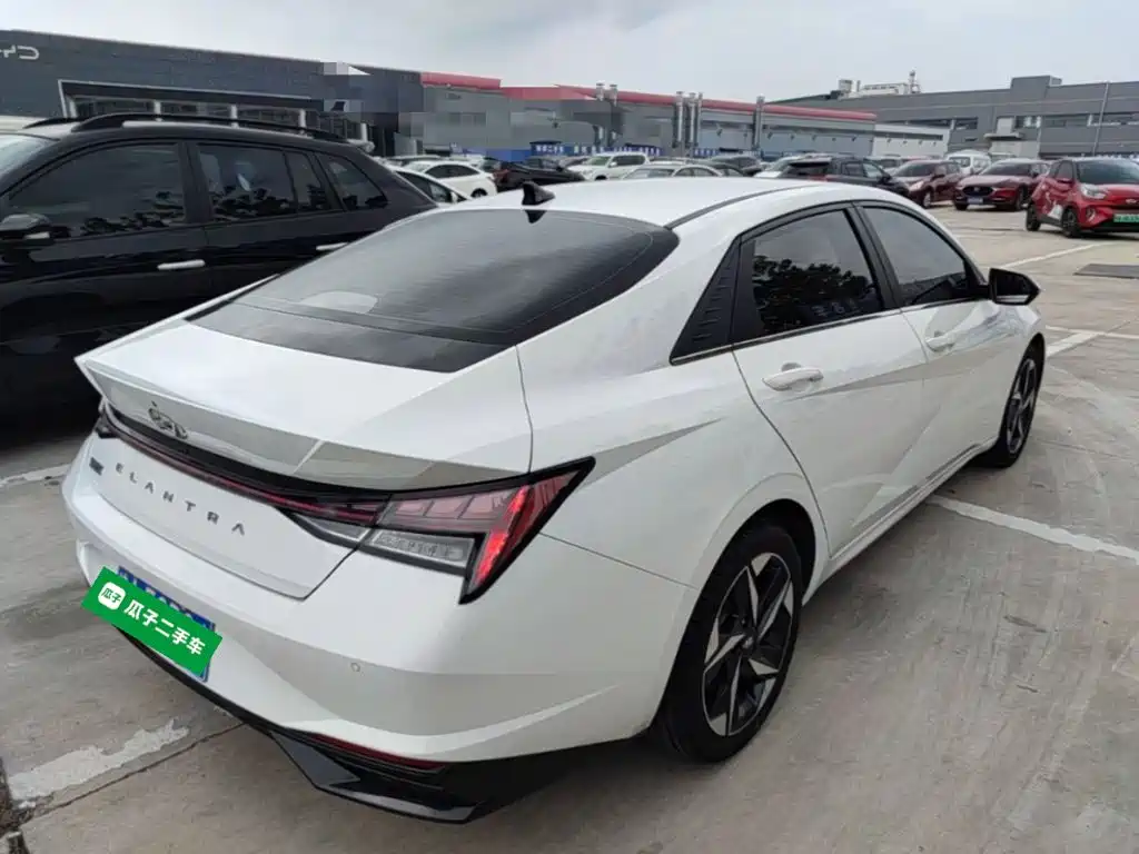 Hyundai Elantra — миниатюра 7