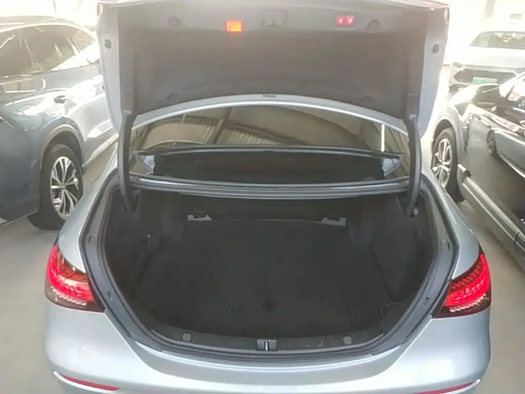 Mercedes-Benz E-Class — миниатюра 19