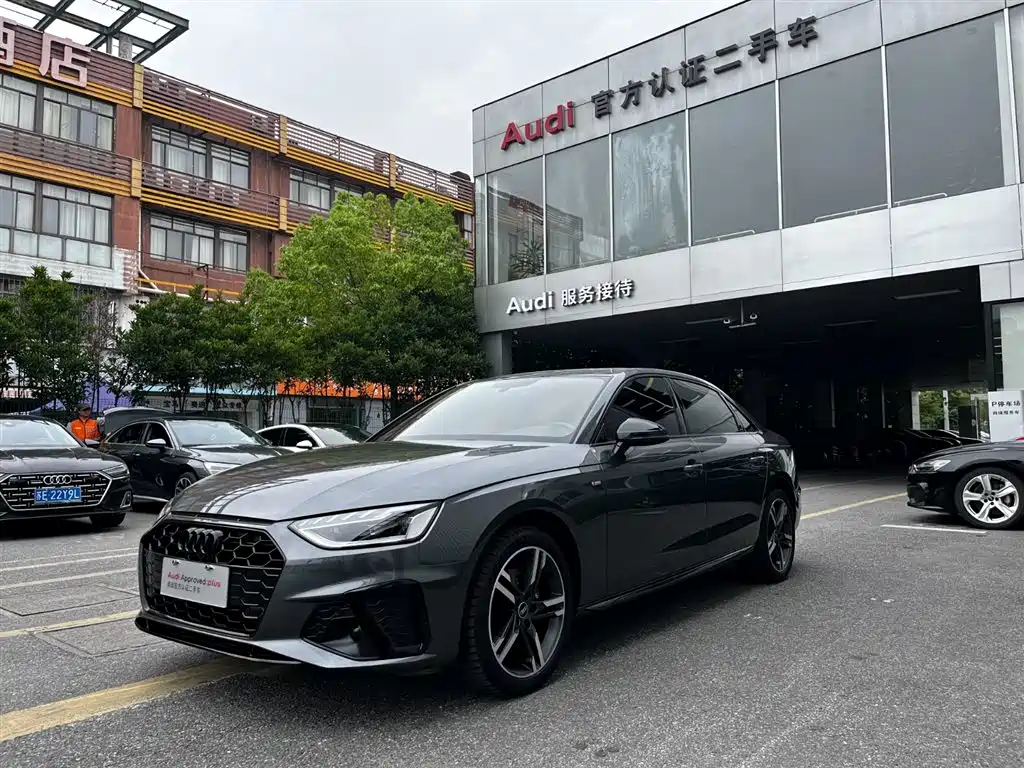 Audi A4L 2022 40 TFSI Luxury
