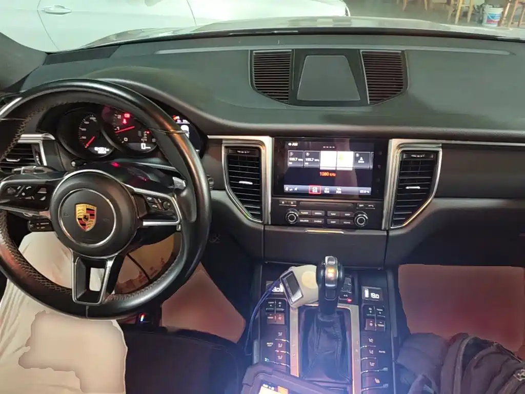 Porsche Macan — миниатюра 10