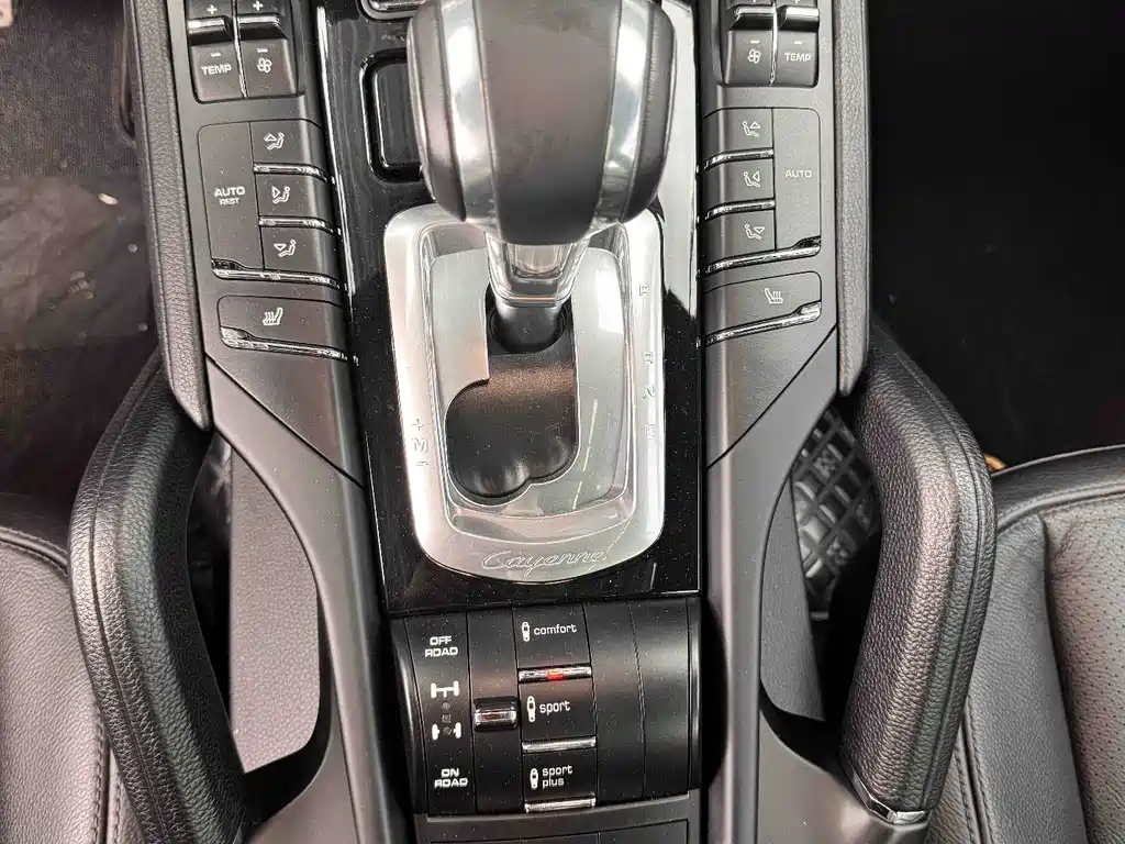 Porsche Cayenne — миниатюра 10