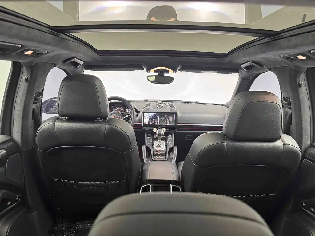 Porsche Cayenne — миниатюра 15